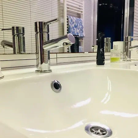 Apartment Da Rita, Vicino H. Gaslini, S.martino,spiagge,stazione Ferroviaria, Free Wi-fi *
