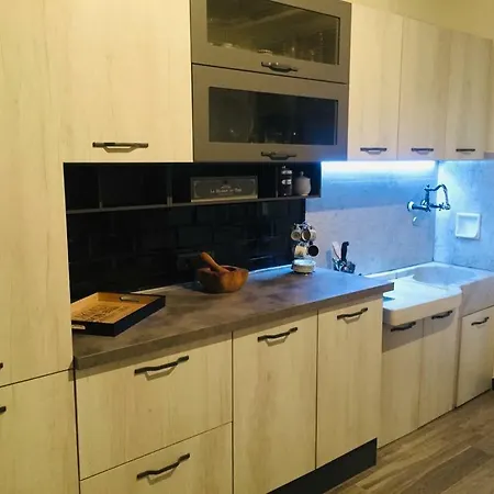 Apartment Da Rita, Vicino H. Gaslini, S.martino,spiagge,stazione Ferroviaria, Free Wi-fi Genoa